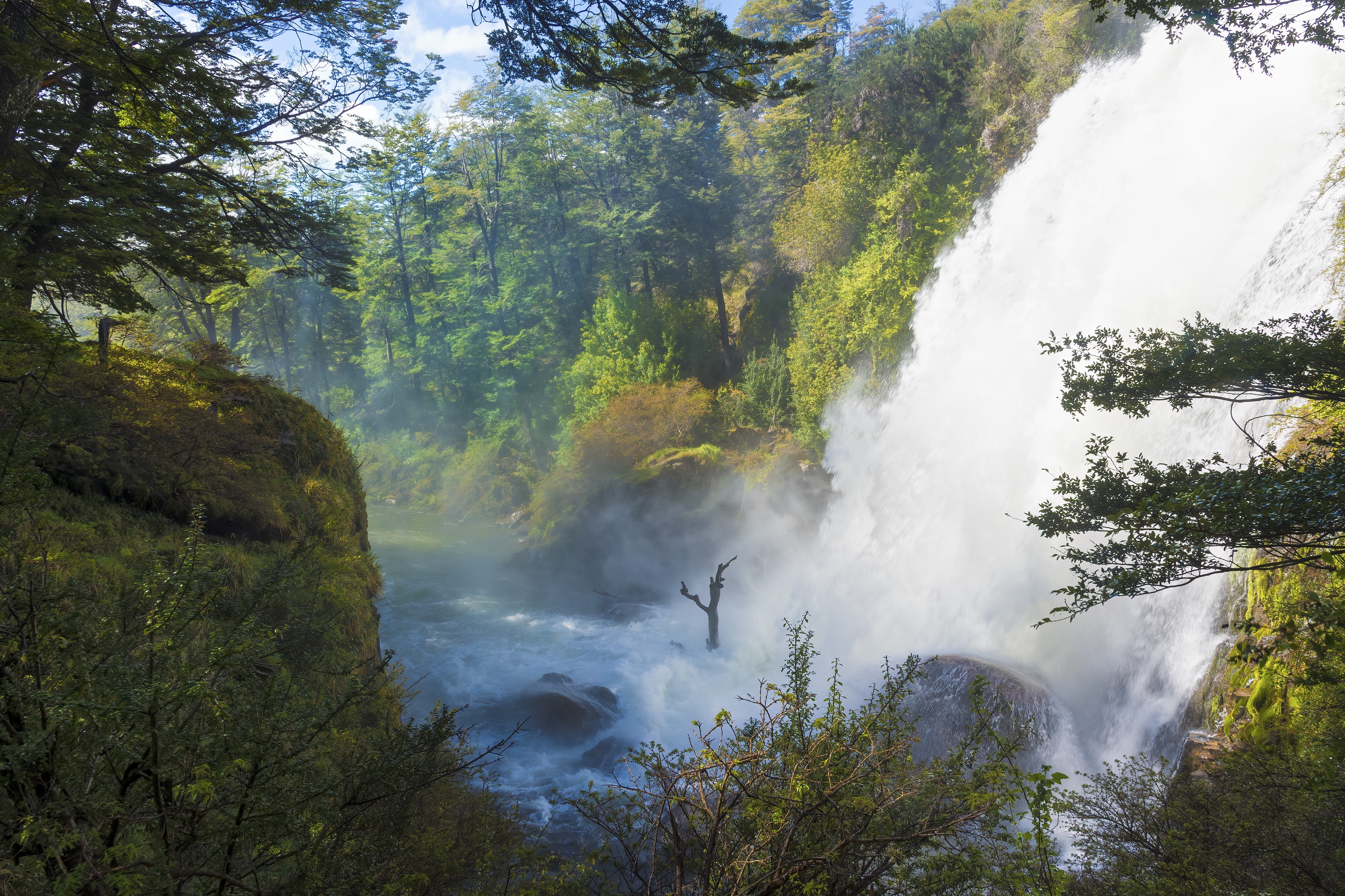 Bosques, cascadas y playas rodean a este pueblo que funciona como base para recorrer algunos de los grandes paisajes de Aysén.