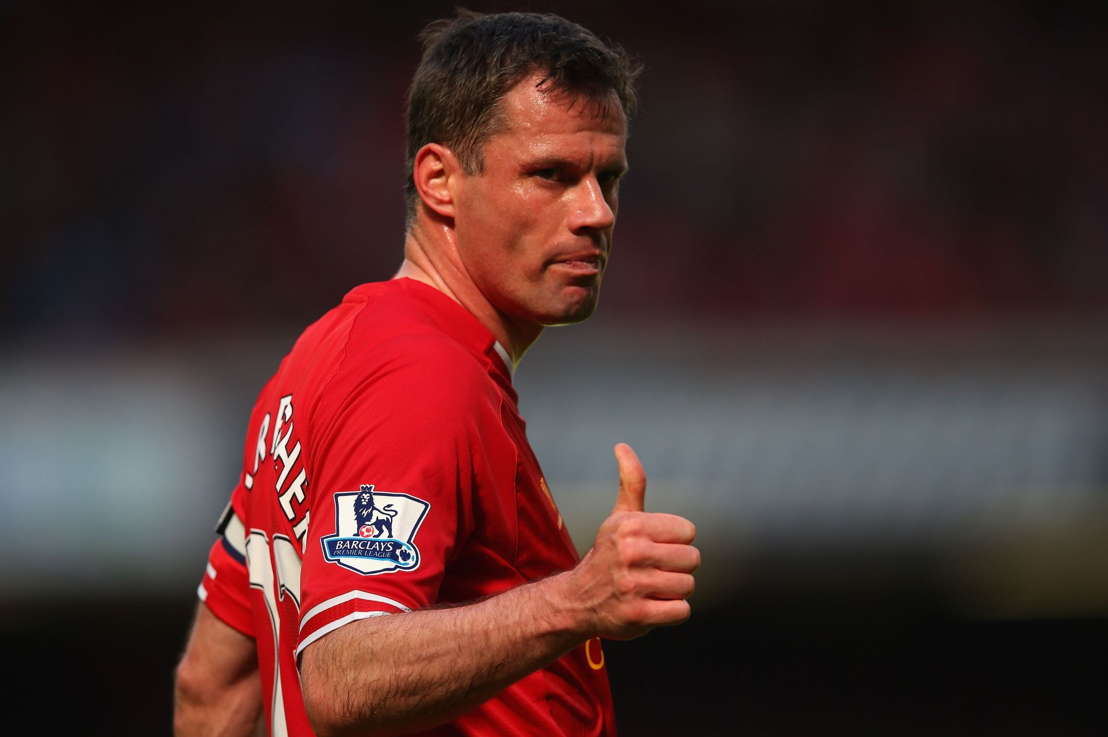 Jamie Carragher, leyenda del Liverpool, también criticó a Lisandro Martínez.
