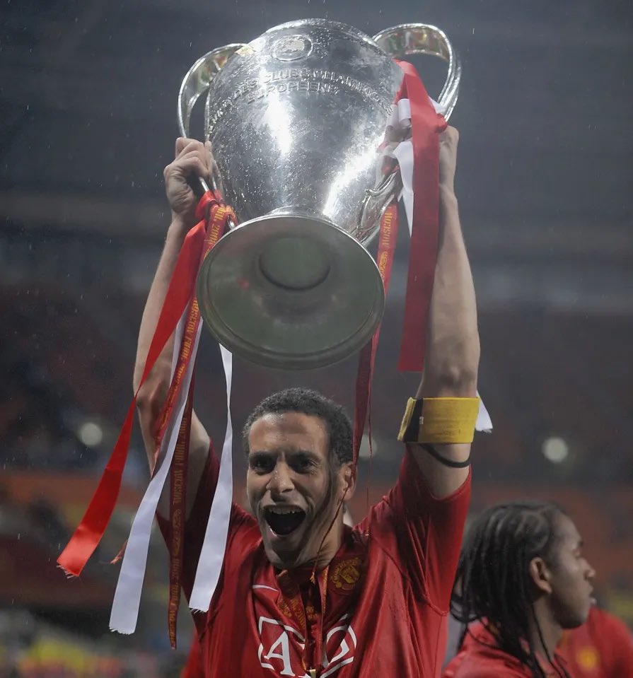 Rio Ferdinand tampoco tuvo piedad con Lisandro Martínez.