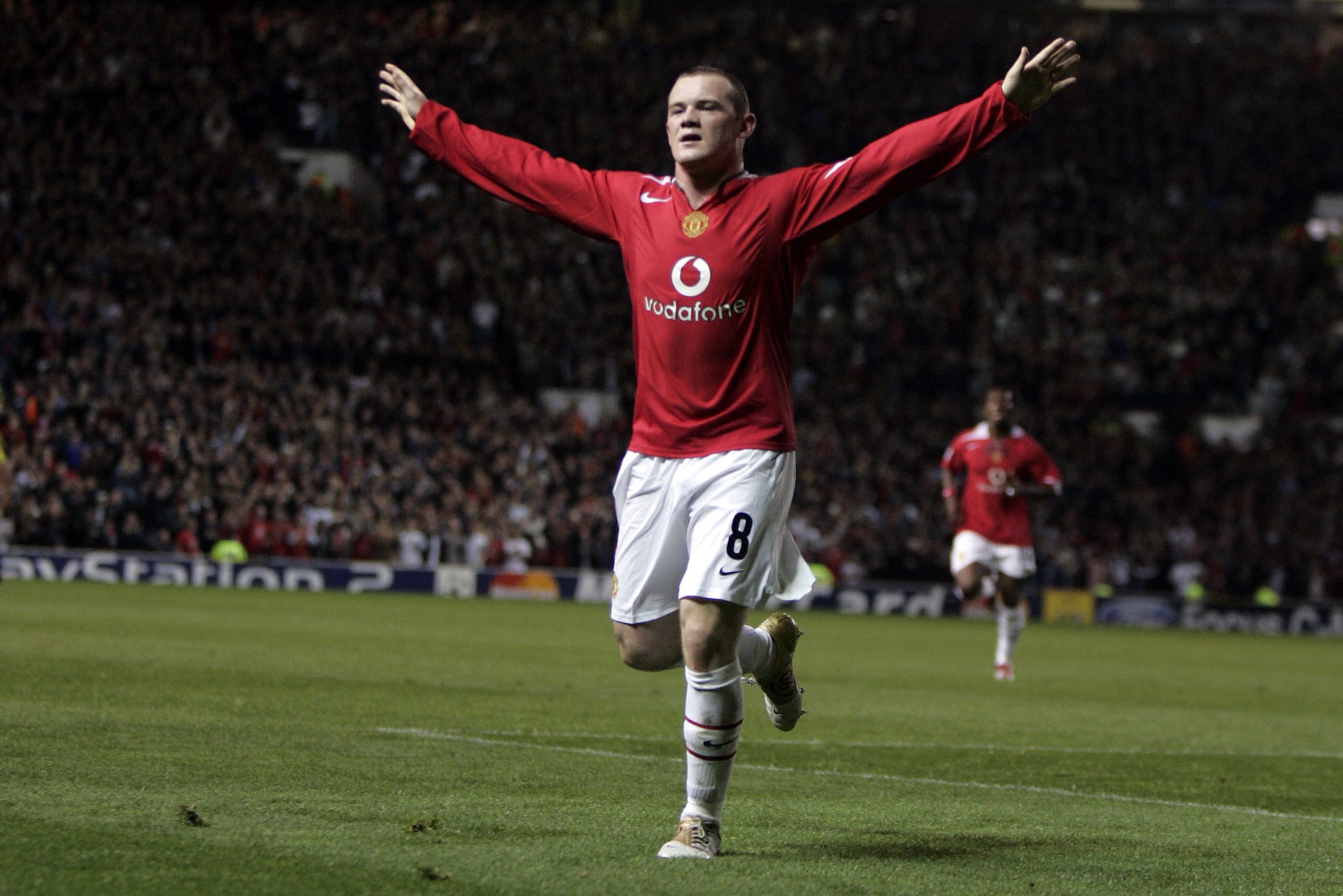 Wayne Rooney fue muy duro con Lisandro Martínez.